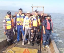 Harapan Ditengah Gelombang TNI AL dan Basarnas Terus Cari  Dua Nelayan Hilang di Tanjung Api.